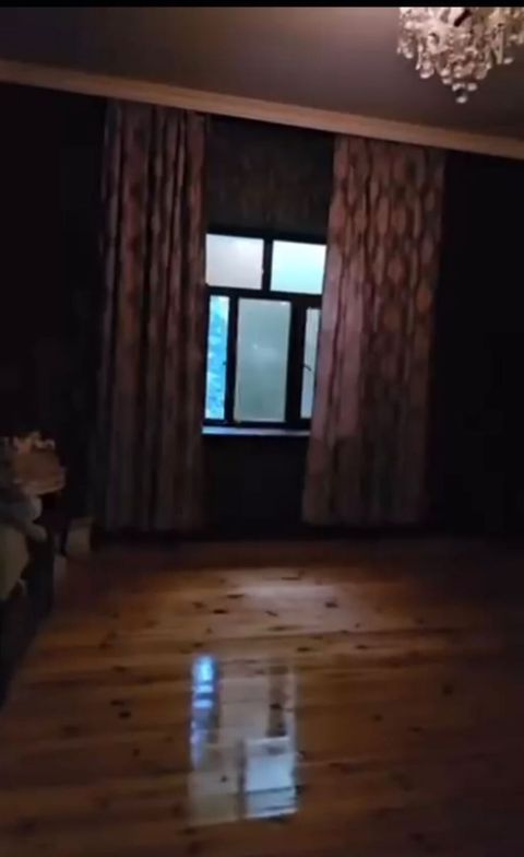 Geniş və işıqlı otaq icarəyə/istifadəyə təqdim olunur. Xüsusiyyətlər — Ağdaş