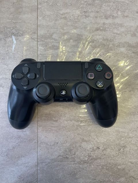 PlayStation 4 pultu satilir hec bir problemi yoxdur - Rəsmi — 20 ₼ · Bakı · Aksesuarlar PlayStation 4 pultu satilir hec bir problemi yoxdur - Rəsmi — Bakı