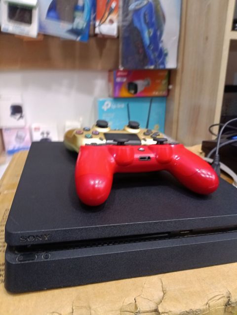 Sony PlayStation 4 Slim oyun konsolu Xüsusiyyətlər: - Model: PS4 — Bakı
