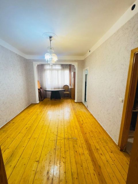 Satılır 2 otaqlı köhnə tikili 44 m² — Bakı
