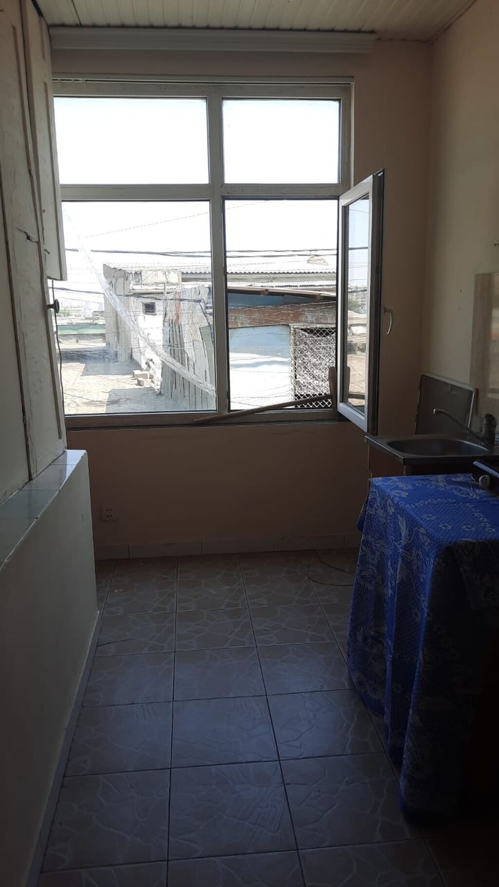 1 otaqlı, mətbəxli orta təmirli həyət evi kirayə verilir.Otaqda bir — Mənzil, Bakı (3)