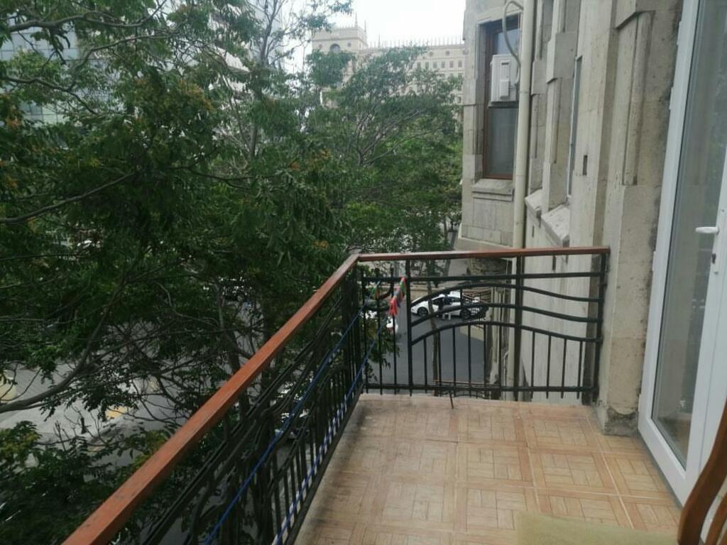 Satılır 2 otaqlı köhnə tikili 55 m² — Mənzil, Bakı (2)
