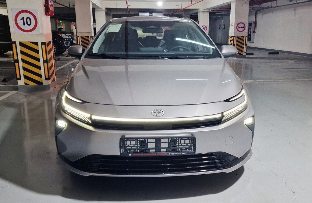 Toyota Corolla, 1.8 L, 0.85 kWh, 2026 il, yeni — Avtomobillər, Bakı (3)