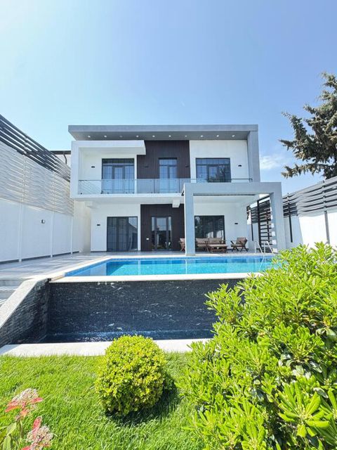 Satılır 5 otaqlı həyət evi/bağ evi 300 m² — Bakı
