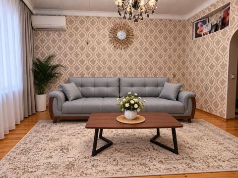 Divan Yeni alinib 450 azn (650) Jurnalni 130 azn (200)alinib Unvan — Masazır