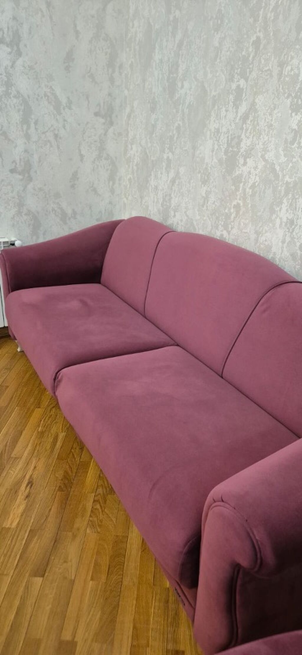 Bənövşəyi rəngdə, yumşaq məxmər toxumalı 3 nəfərlik divan. Zərif — Divanlər, Bakı (2)
