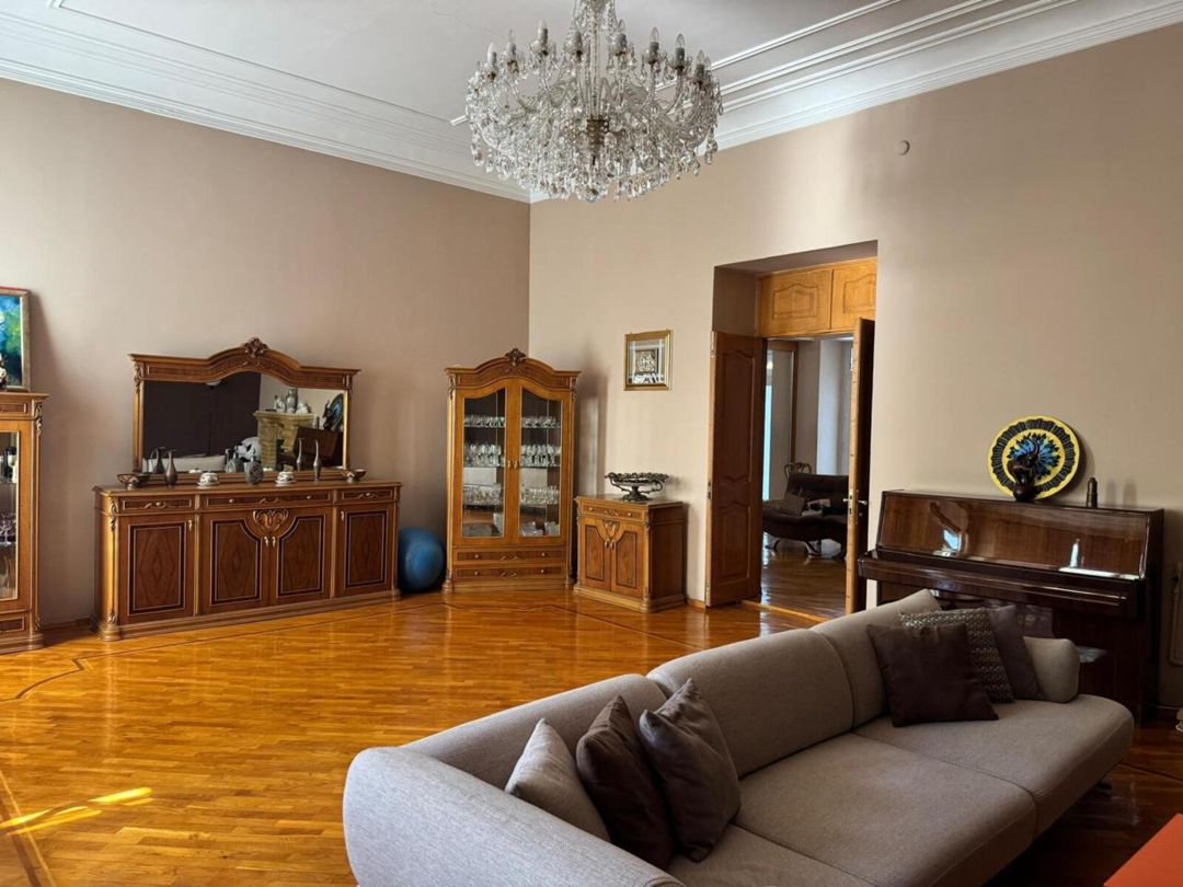 Satılır 4 otaqlı köhnə tikili 200 m² — Mənzil, Bakı (2)