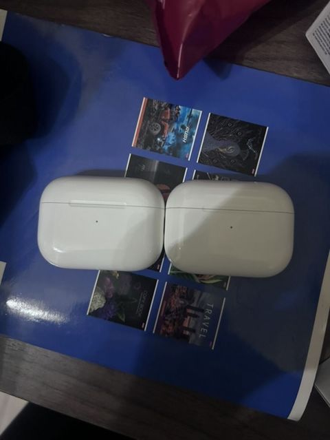 Airpods pro 2 noqte cizigsiz tam iwlek prablemsiz birinin qutusu — Bakı