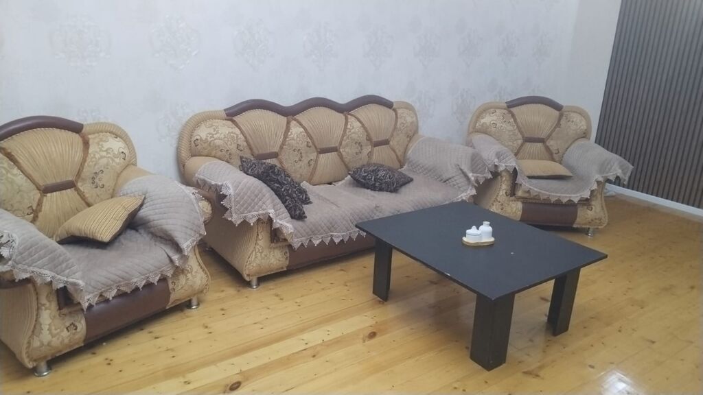 Klassik üslubda qonaq otağı mebel dəsti Tərkib: - Böyük vitrin-bufet — Qonaq otağı üçün, Saray (2)