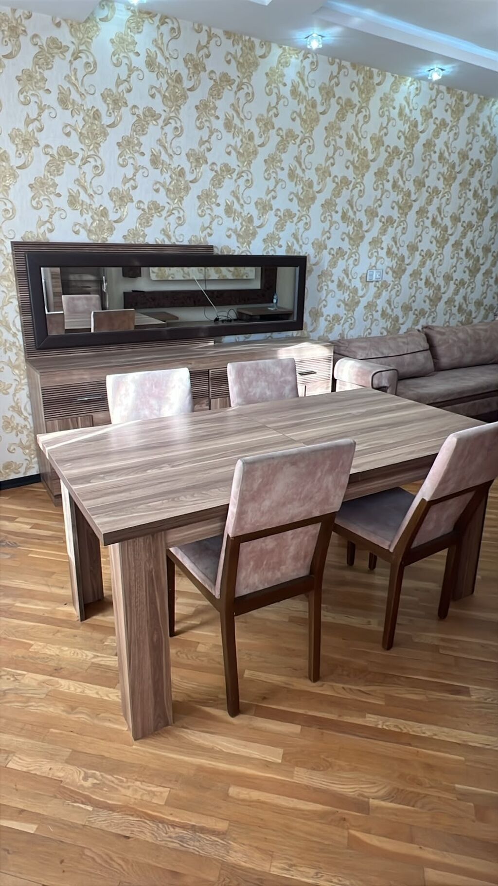 Masa + 4 eded stulla Ela veziyyetdedir Qiymet 240 azn unvan hezi — Masalar və stullar, Qobu