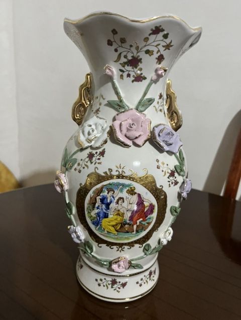 Bir vaza, Farfor — Bakı