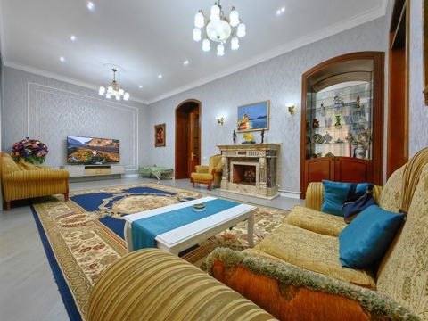 Satılır 4 otaqlı köhnə tikili 185 m² — Bakı