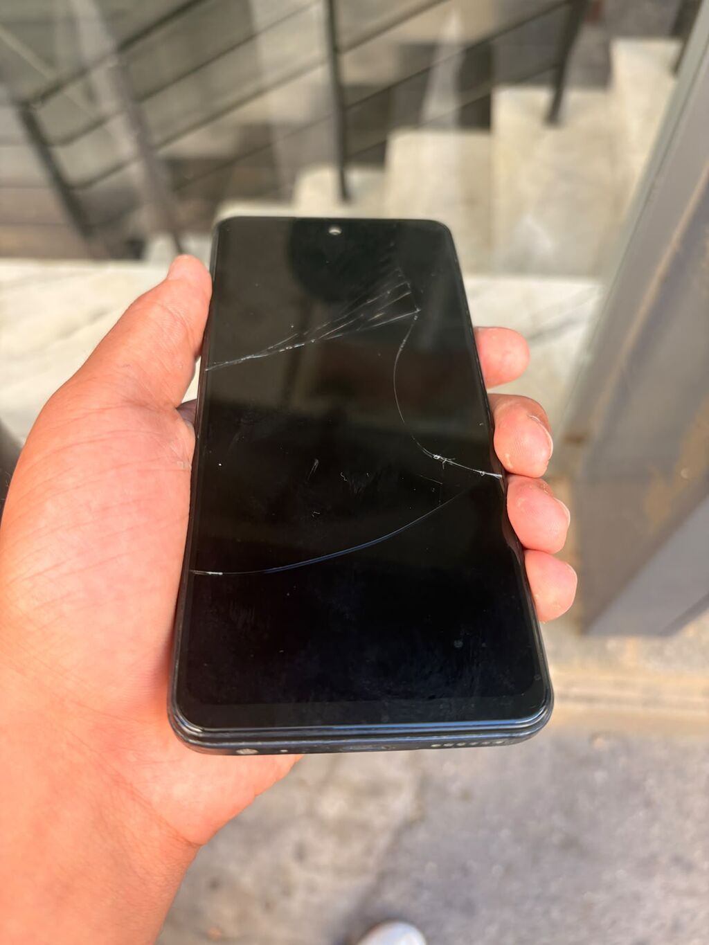 Real aliciya hormət olacaq ekraninda problem yoxdu yerə dusub — Digər smartfonlar, Bakı