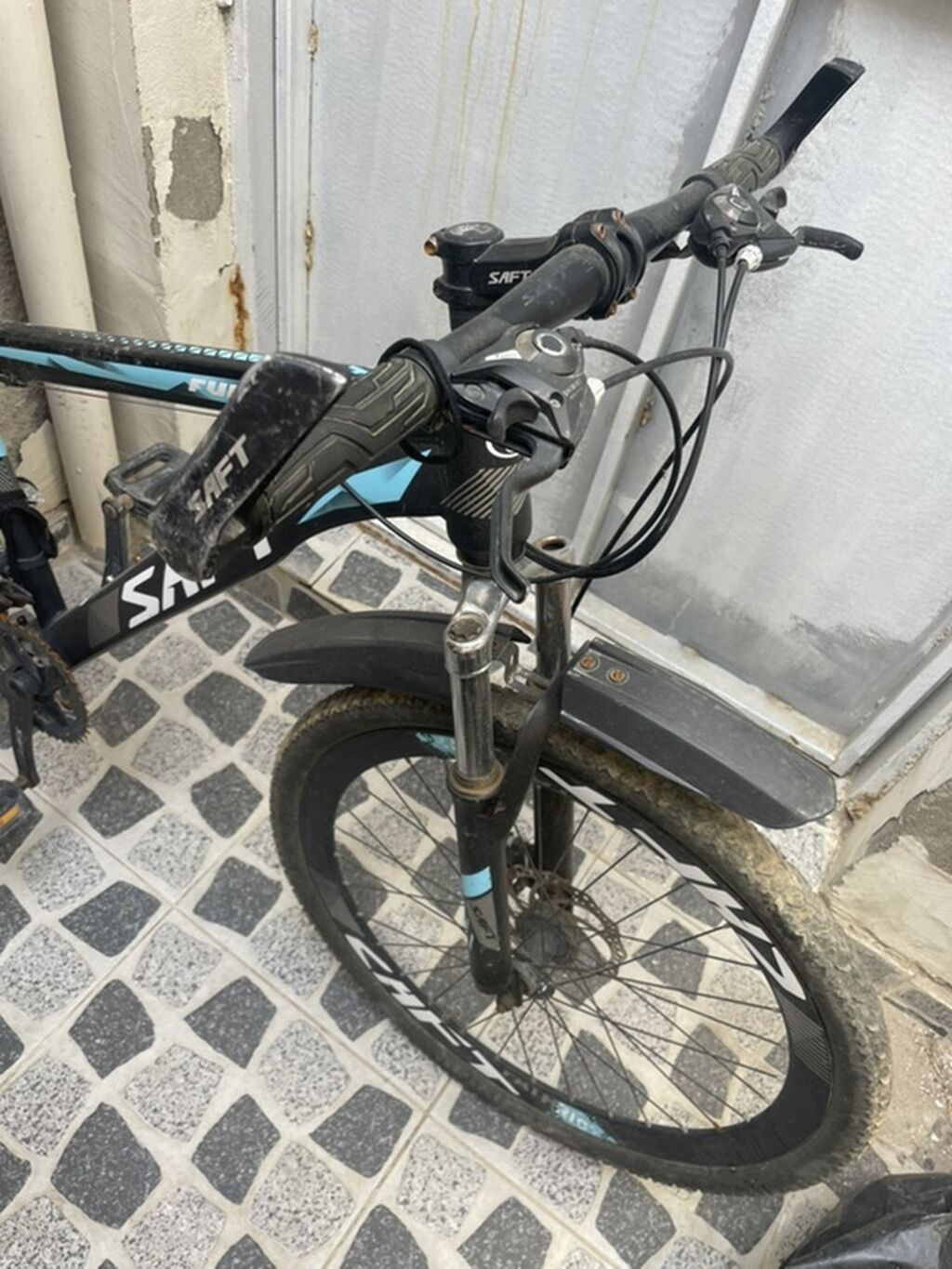 Salalm surulmur deye ustu tozlanib ela velosipeddi. Saft markalı dağ — Dağ velosipedləri, Mehdiabad (2)
