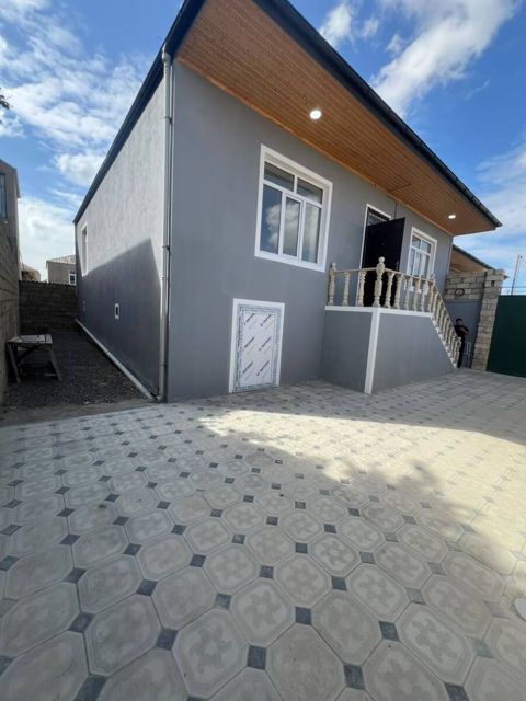 Satılır 4 otaqlı həyət evi/bağ evi 130 m² — Bakı