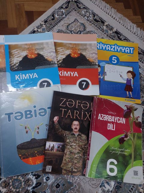 Məktəb dərslikləri dəsti Təklif olunur: - Kimya 7 (2 müxtəlif nəşr — Bakı