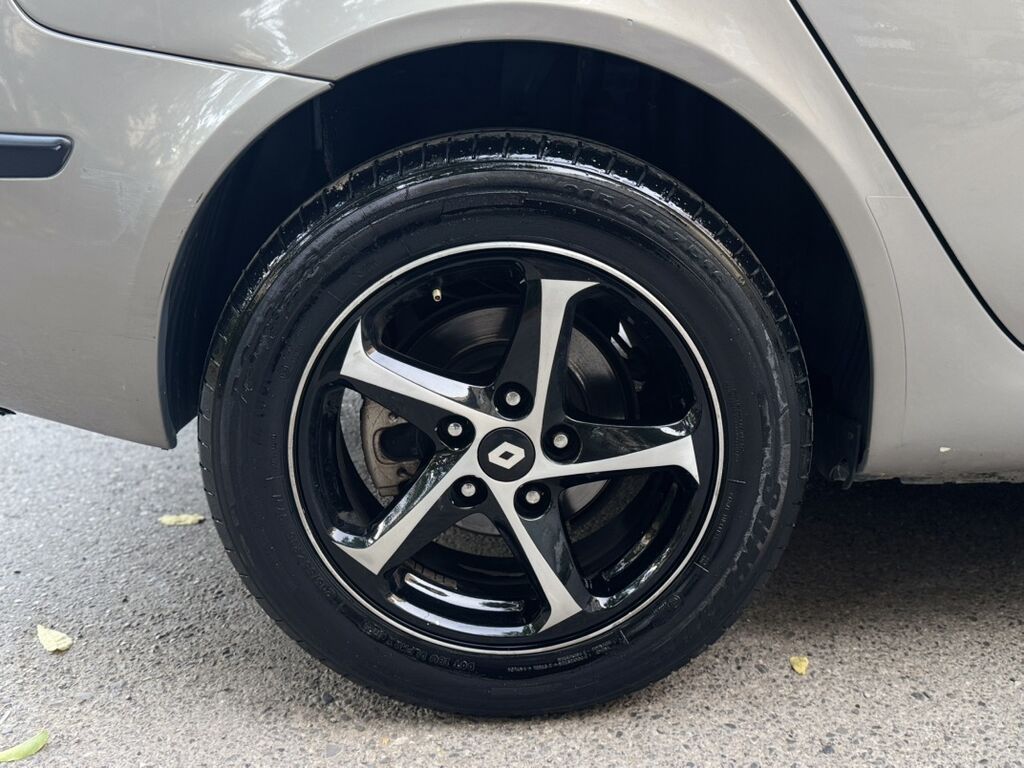 Renault Laguna sedan Mashin tam olaraq zavoddur. Vurugu, udari deyisen — Avtomobillər, Bakı (7)
