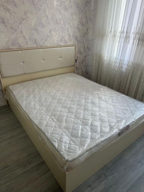 Taxt 150 azn Yenidi, istifadə olunmayıb. Ölçü 2*1.60. ünvan Yasamal — Bakı