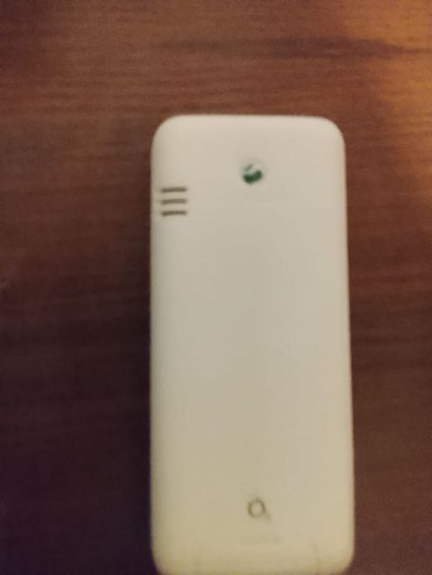 Sony Ericsson J132 modeli. Cızığı, çatı, ləkəsi yoxdur. Sadəcə telefon — Bakı