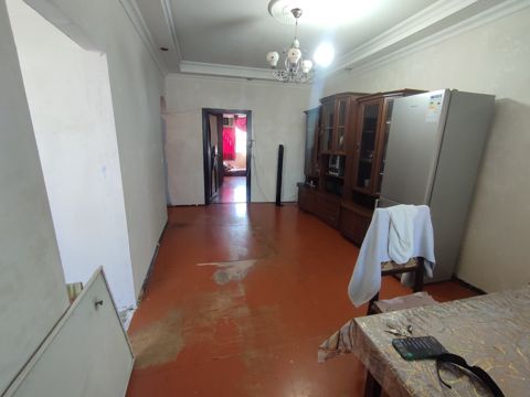 Satılır 2 otaqlı köhnə tikili 60 m² — Bakı