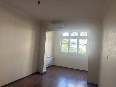 İcarəyə verilir 2 otaqlı köhnə tikili 65 m² — Bakı