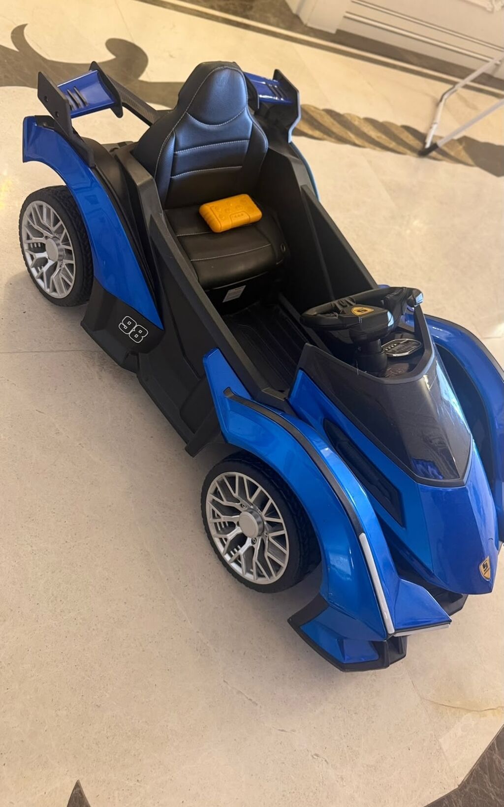 Masin 2 motor, pultlu ve ozu sure bilen, rezin tekerli, deri — Uşaq avtomobilləri, Bakı (2)