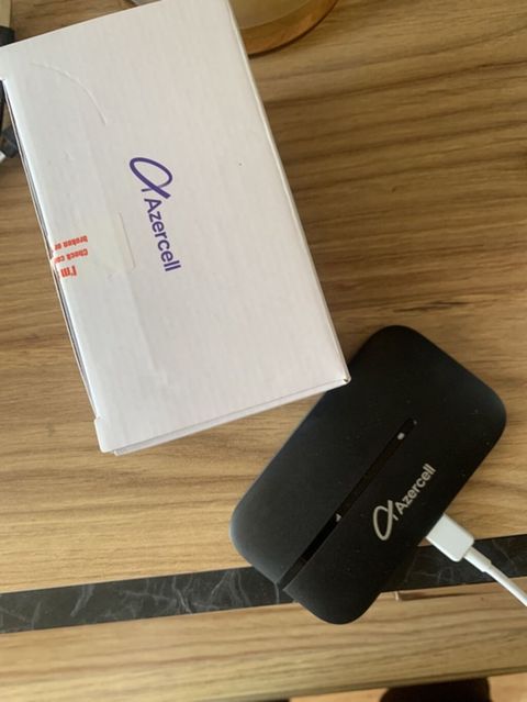 Azercell daşınan Wi‑Fi (MiFi) cihazı - Operator: Azercell brendli — Bakı