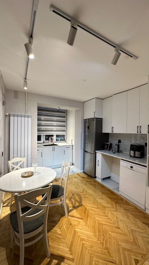 Satılır 3 otaqlı köhnə tikili 75 m² — Bakı