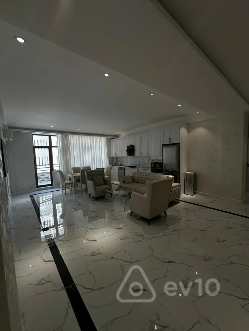 5 otaqlı mənzil, 245 m², Rəşid Behbudov küçəsi — kirayə — Mənzil, Bakı (2)