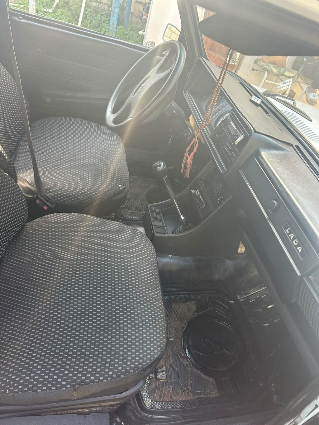 VAZ 2107 sedan – ağ rəng, 4 qapı, arxaötürücülü klassik model 99-NE-691 — Avtomobillər, Bərdə (10)