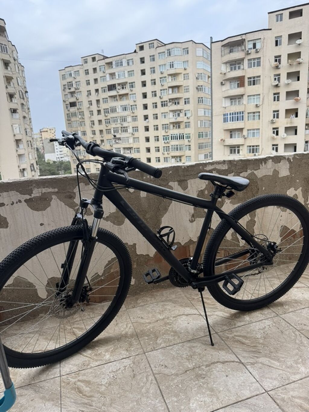 Şəhər və yüngül off-road üçün universal velosiped - Rəng: mat qara — Yol velosipedləri, Bakı (2)