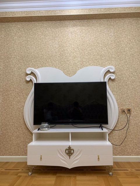 Klassik üslubda qonaq otağı mebel dəsti Tərkibi: - TV stendi — Digah