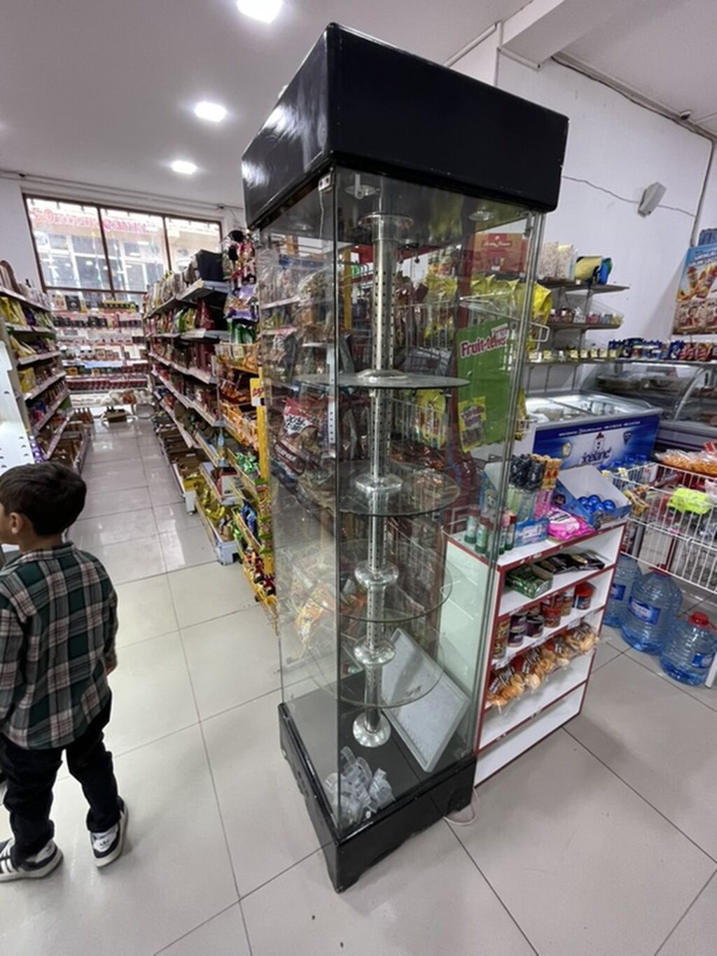 Şüşə vitrin – fırlanan stend - Mağaza üçün şüşə vitrin-kabin - Dörd — Vitrini, Masazır (2)