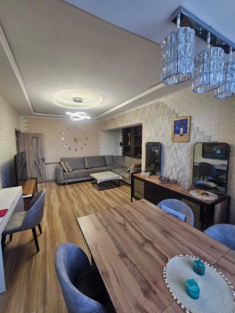 Satılır 3 otaqlı köhnə tikili 72 m² — Bakı