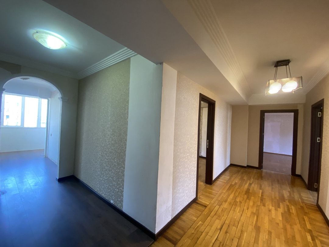 Satılır 5 otaqlı köhnə tikili 180 m² — Mənzil, Bakı (4)