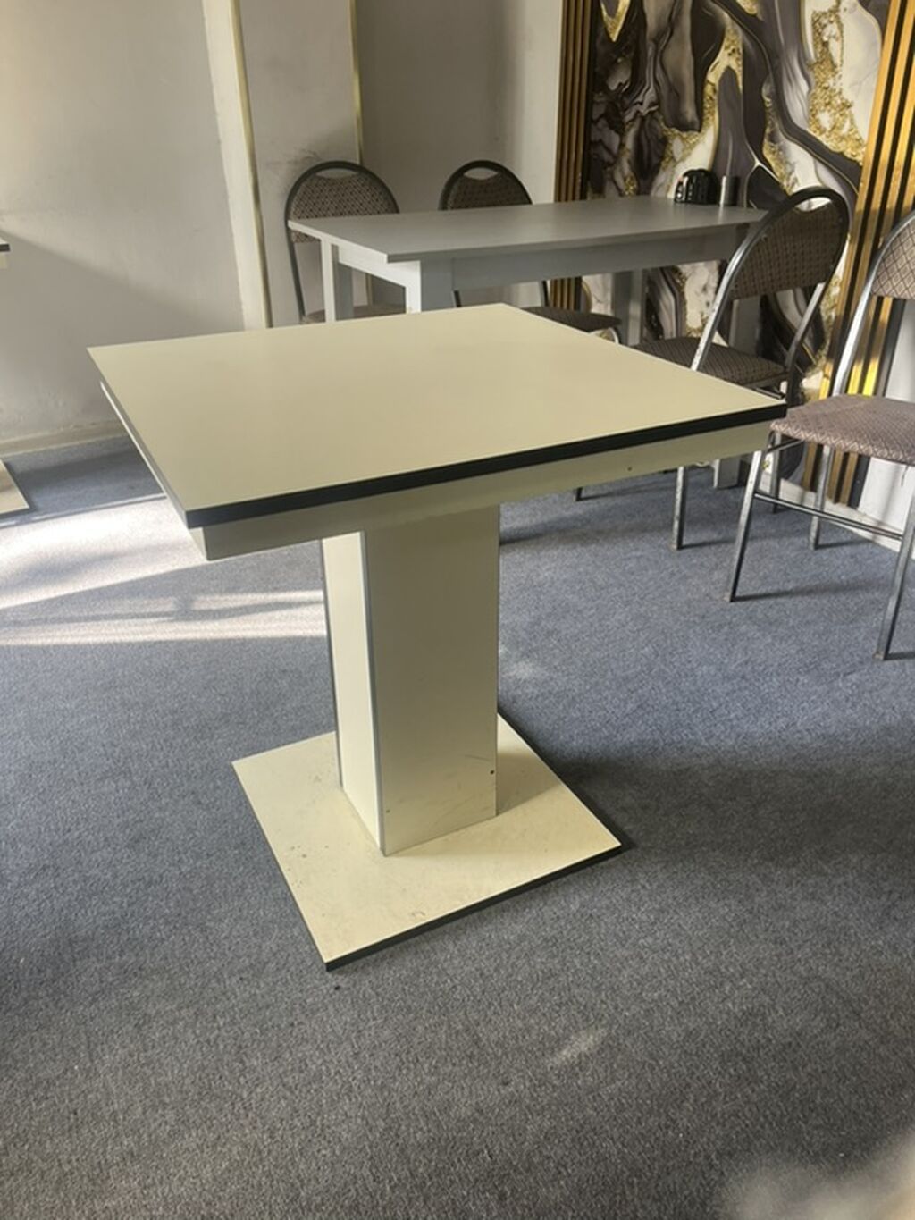 Masa – kvadrat formalı, tək ayaqlı dayaq sistemi ilə. - Rəng: açıq — Masalar, Bakı (3)