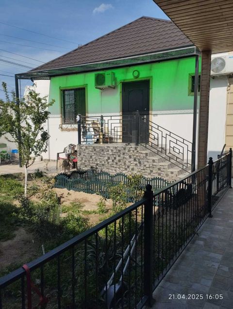 Satılır 4 otaqlı həyət evi/bağ evi 130 m² — Bakı