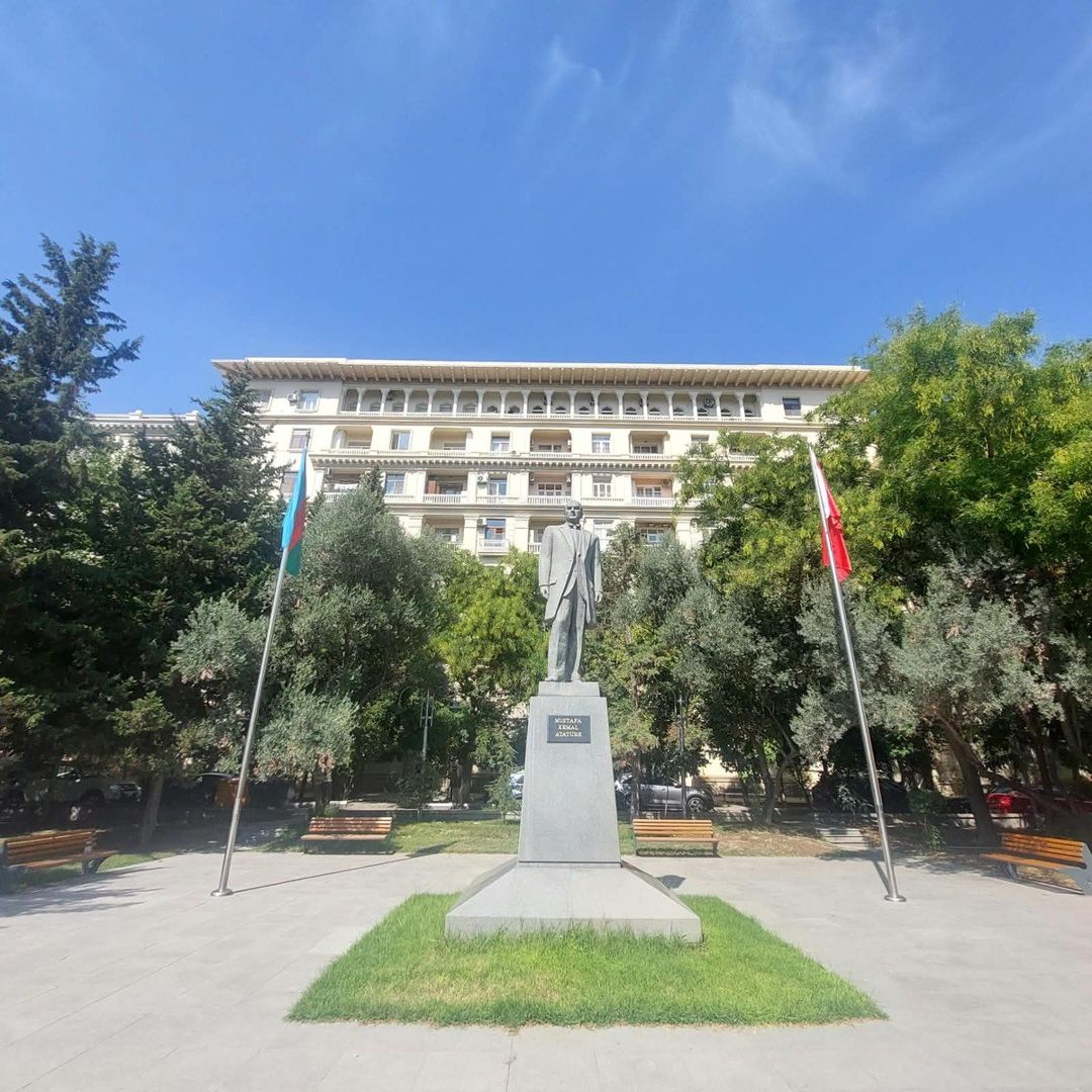 Satılır 2 otaqlı köhnə tikili 90 m² — Mənzil, Bakı