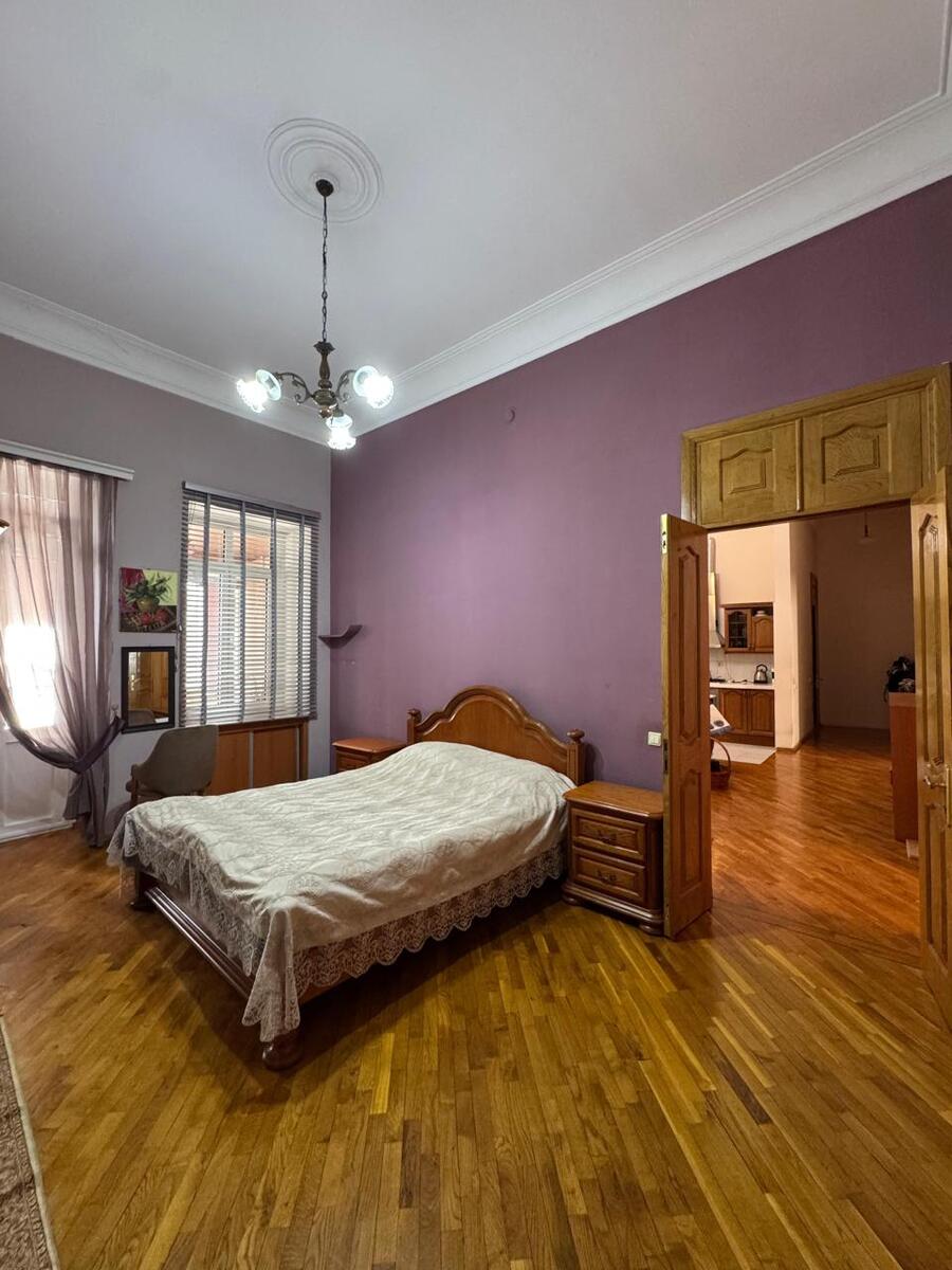 Satılır 4 otaqlı köhnə tikili 200 m² — Mənzil, Bakı (9)