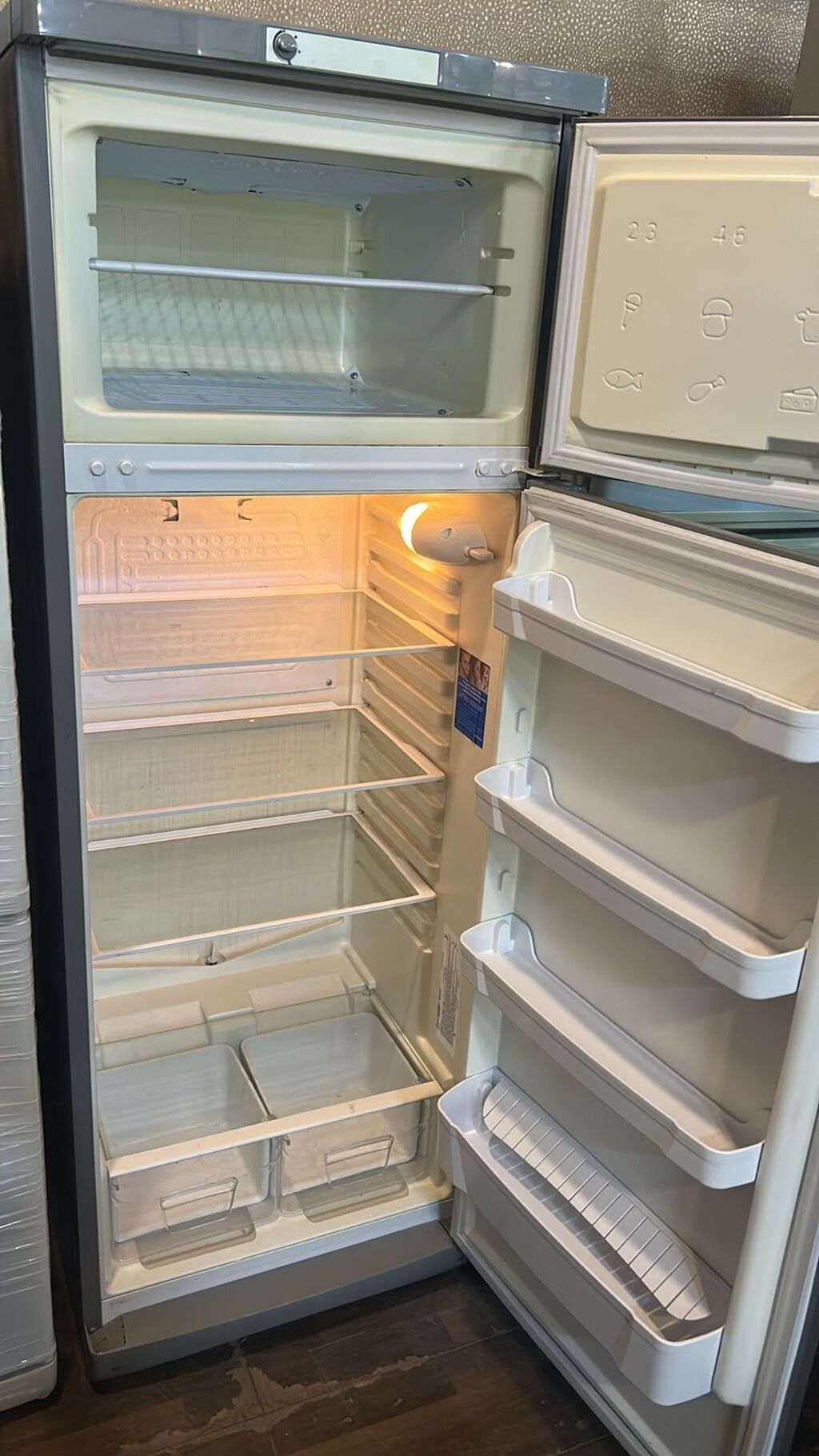 Indesit iki qapılı soyuducu - Rəng: metalik boz (inox görünüşü) - Üst — Soyuducular, Digah (2)