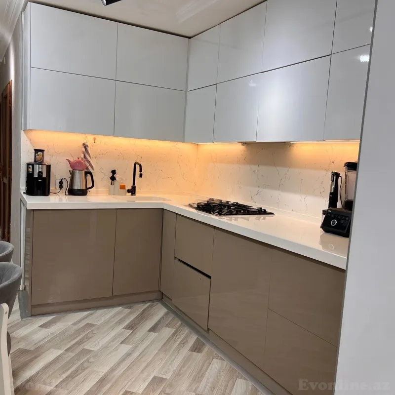 Satılır 3 otaqlı Mənzil Köhnə tikili 80 m² Bakı, Nizami r., Əhmədli m., 8-ci kilometr — Bakı