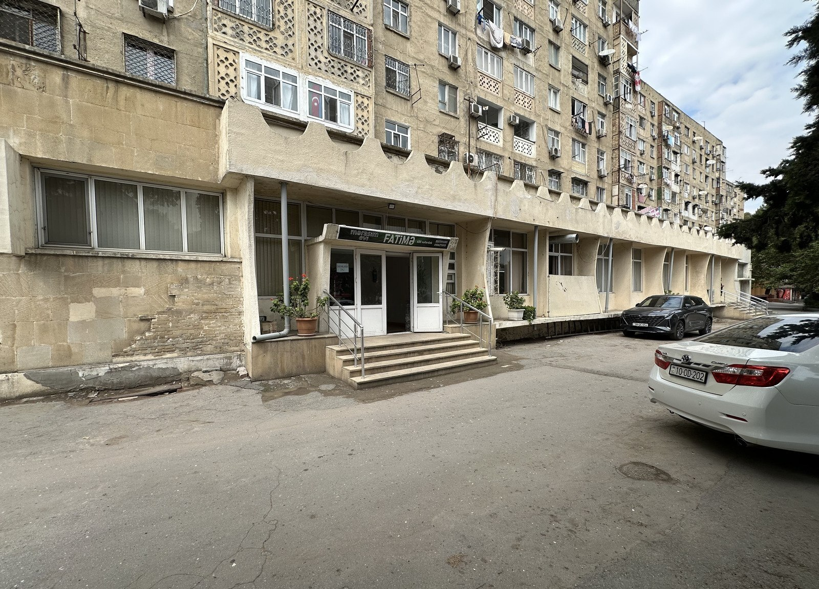 663 m² Orta təmirli obyekt satılır — Bakı