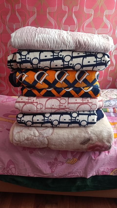 Yumşaq və isti plaş/pled dəsti – Material: qalın, yumşaq — Masazır