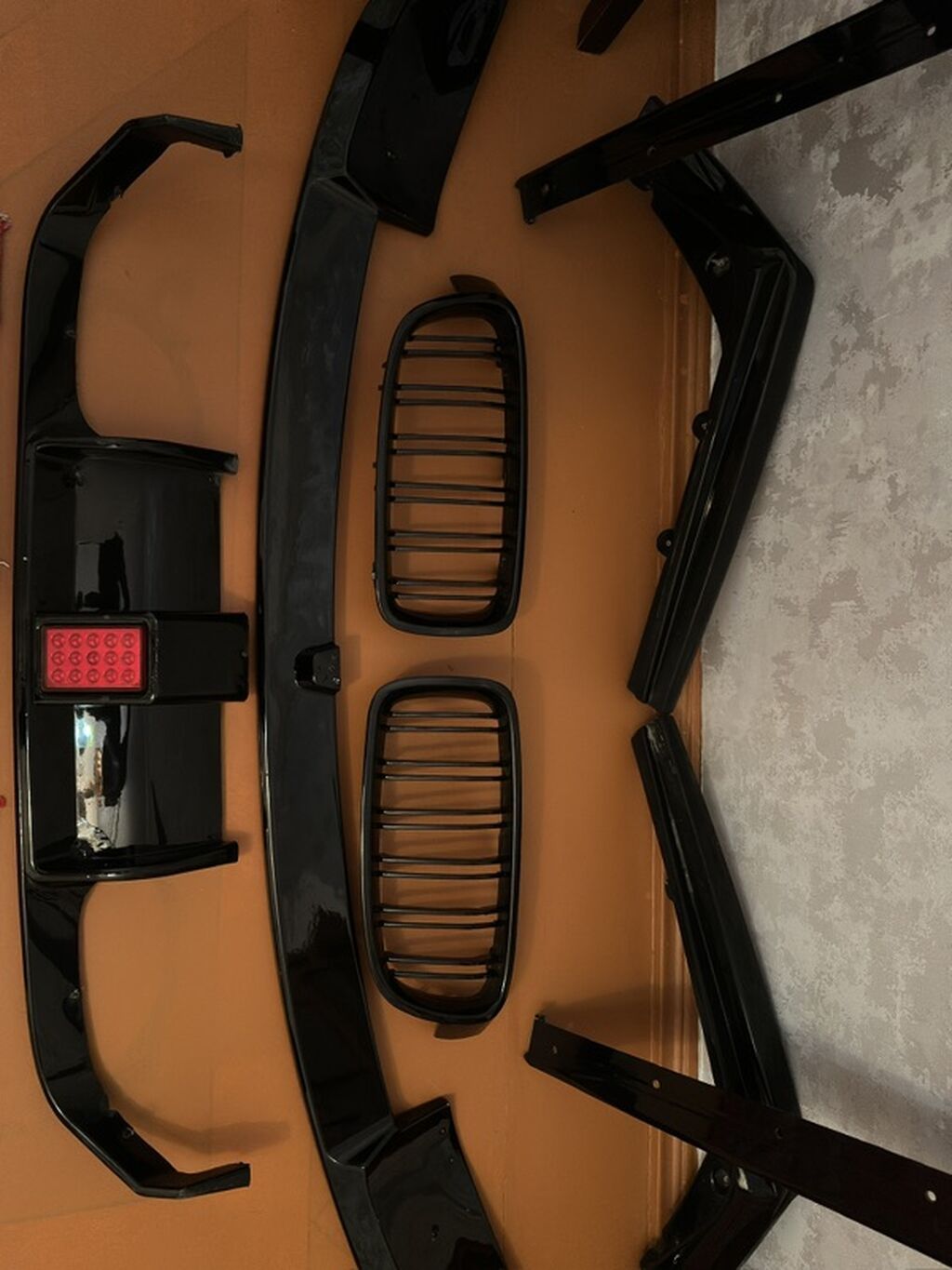 BMW üçün eksteryer body kit dəsti Məzmun: - Qara parlaq ön böyrək — Kuzov hissələri, Xaçmaz