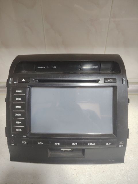 Land cruser 2011 üstən çıxma monitor heç bir problemi yoxdur — Bakı