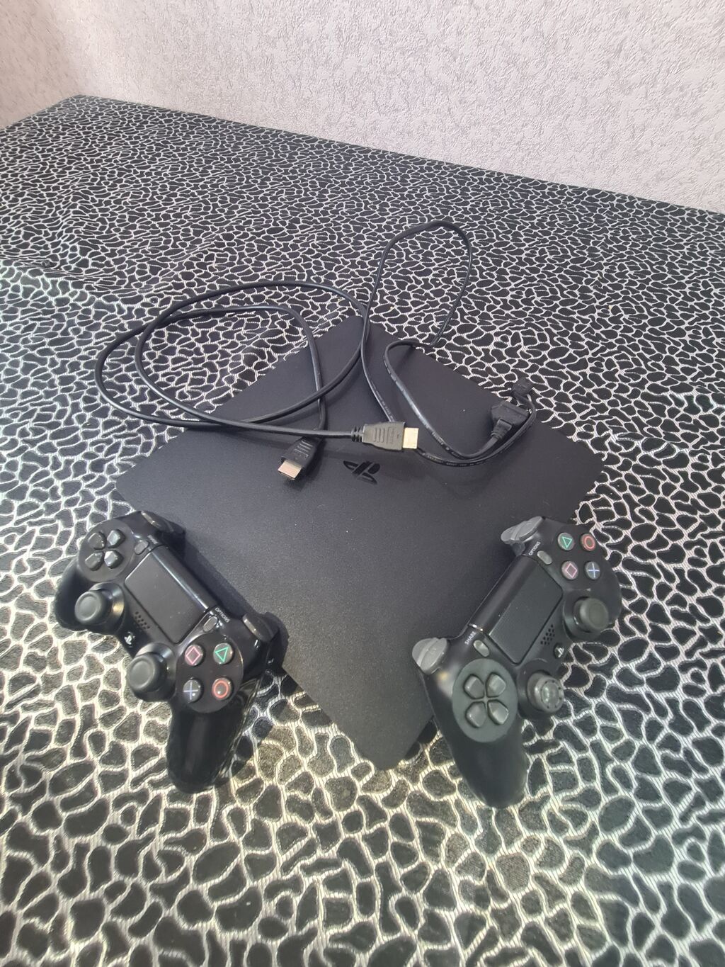 PlayStation 4 Slim konsolu dəsti Xüsusiyyətlər: - Model: PS4 Slim — Oyun konsolları, Bakı (4)