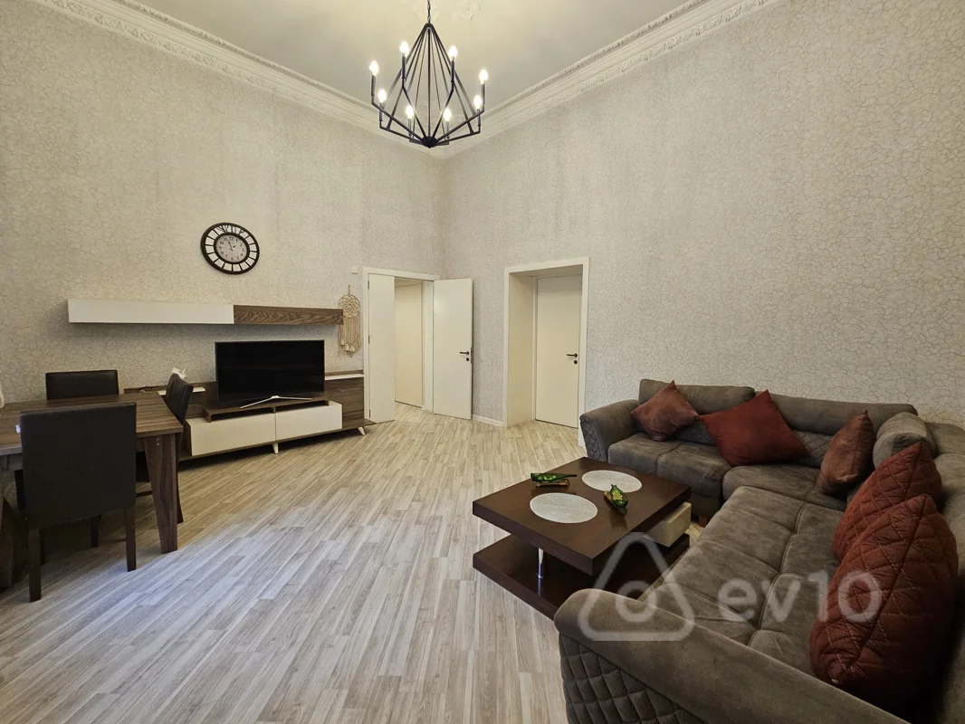 2 otaqlı mənzil, 110 m², İstiqlaliyyət küçəsi — kirayə — Bakı