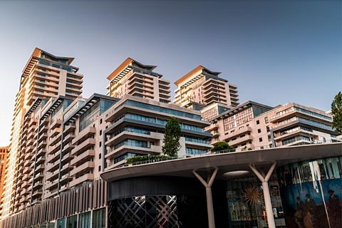 İcarəyə verilir 4 otaqlı yeni tikili 350 m² — Apartment