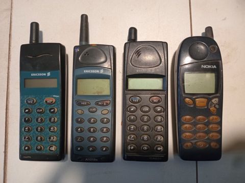 Köhnə model mobil telefonlar dəsti Məhsul təsviri: - 4 ədəd klassik — Gəncə