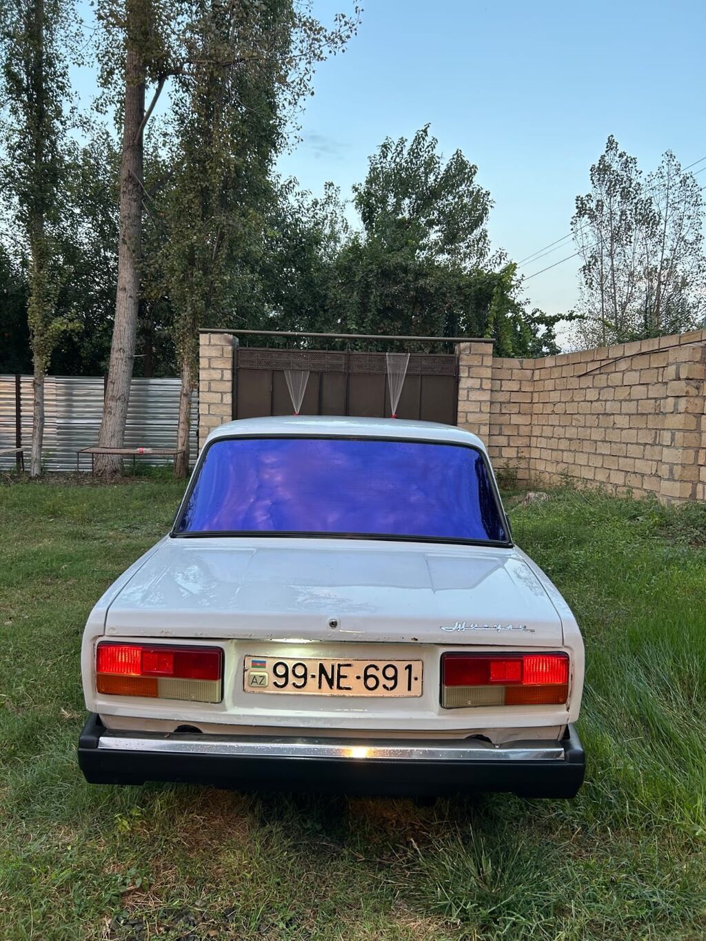 VAZ 2107 sedan – ağ rəng, 4 qapı, arxaötürücülü klassik model 99-NE-691 — Avtomobillər, Bərdə (4)